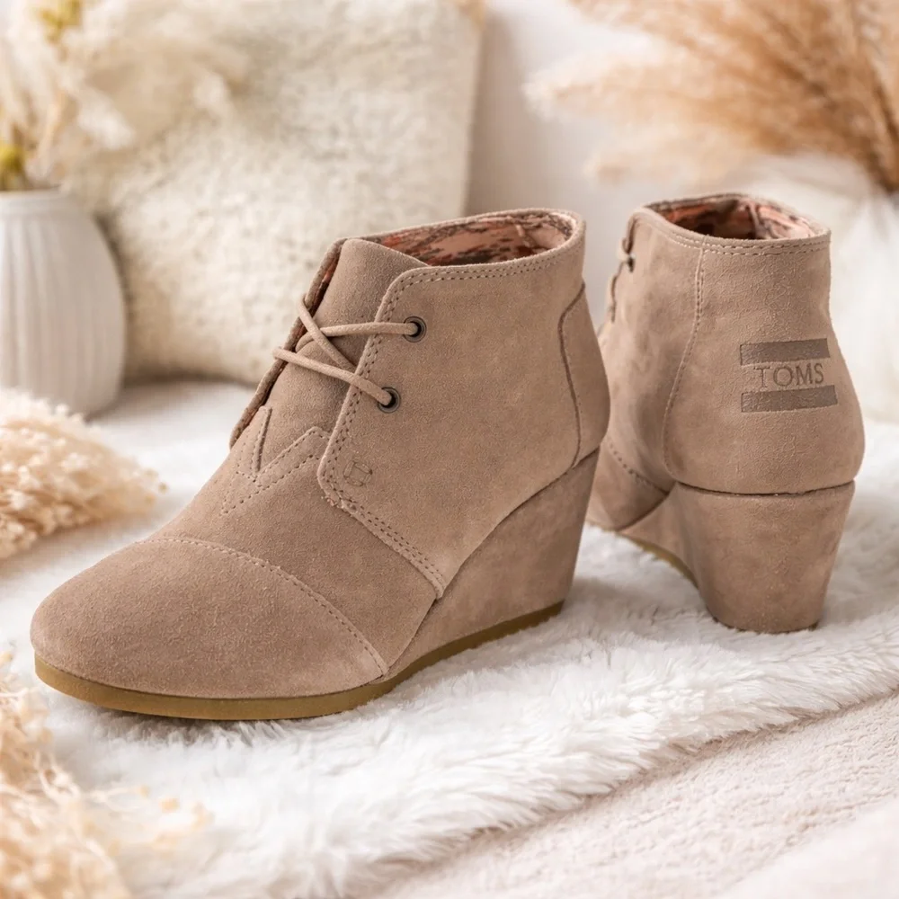 TOMS Desert Wedge Suede Booties Beige Lace Up Boho Ankle Boots 8.5